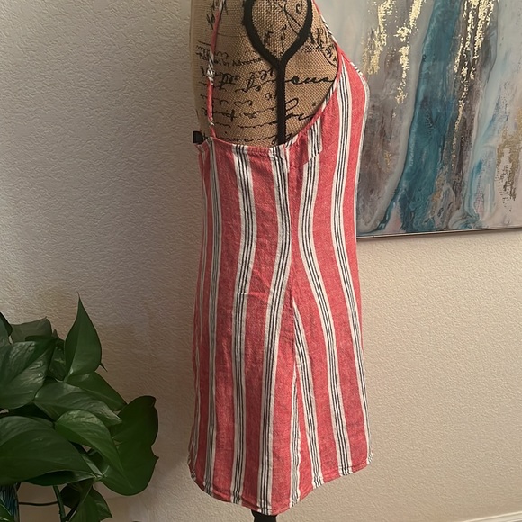 Forever 21 Dress
Size M
Striped button down 
Excellent condition 
#267A - Picture 4 of 6